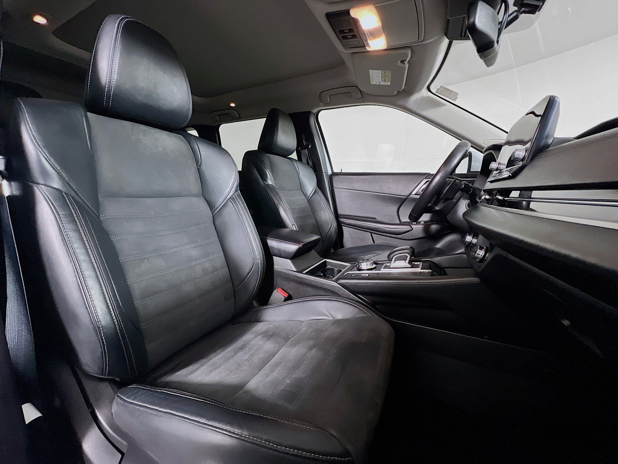 Used 2022 Mitsubishi Outlander SE image 26