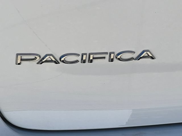 Used 2024 Chrysler Pacifica Touring-L AWD/4WD image 51