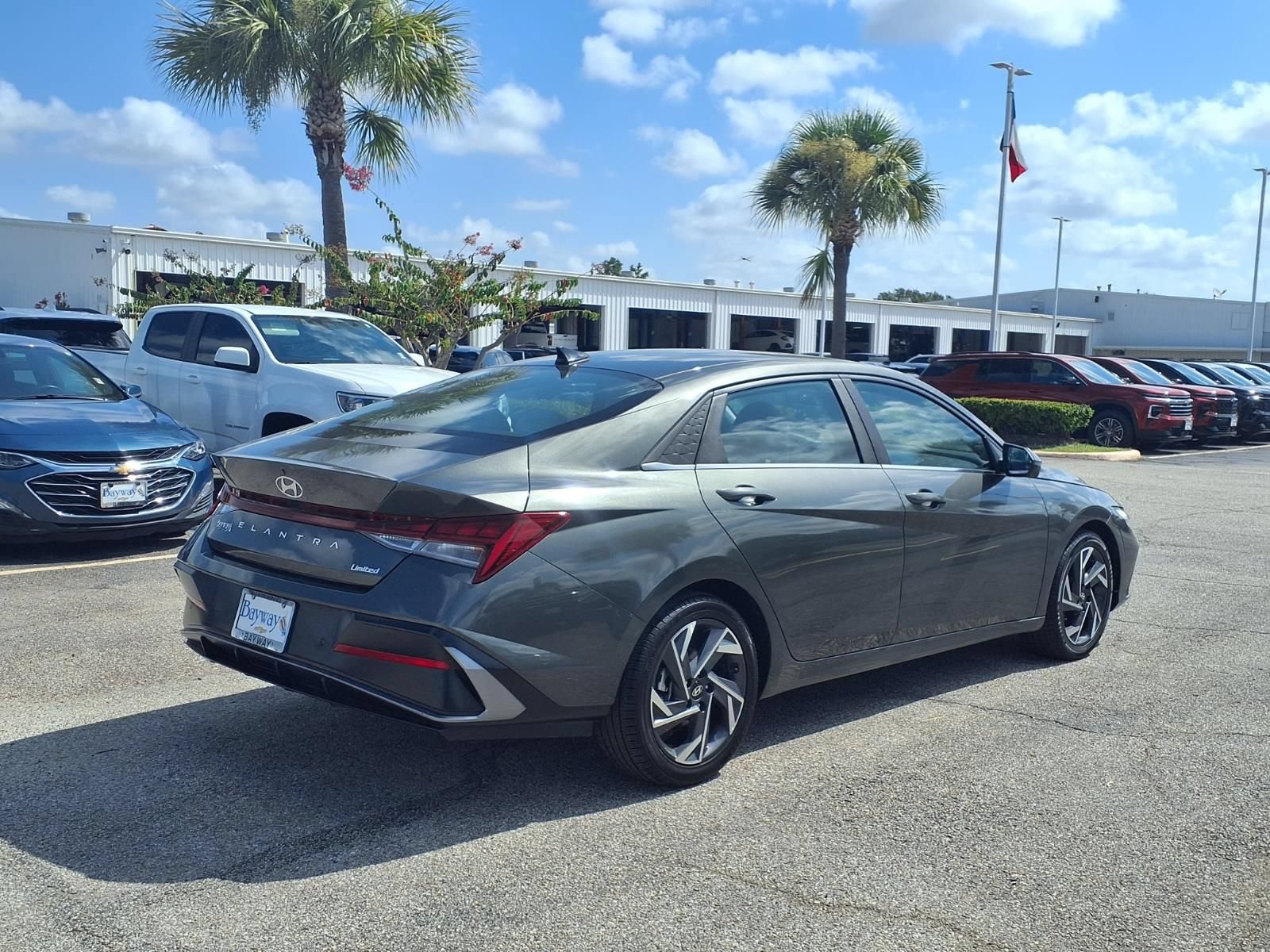 Used 2024 Hyundai Elantra Limited FWD image 2