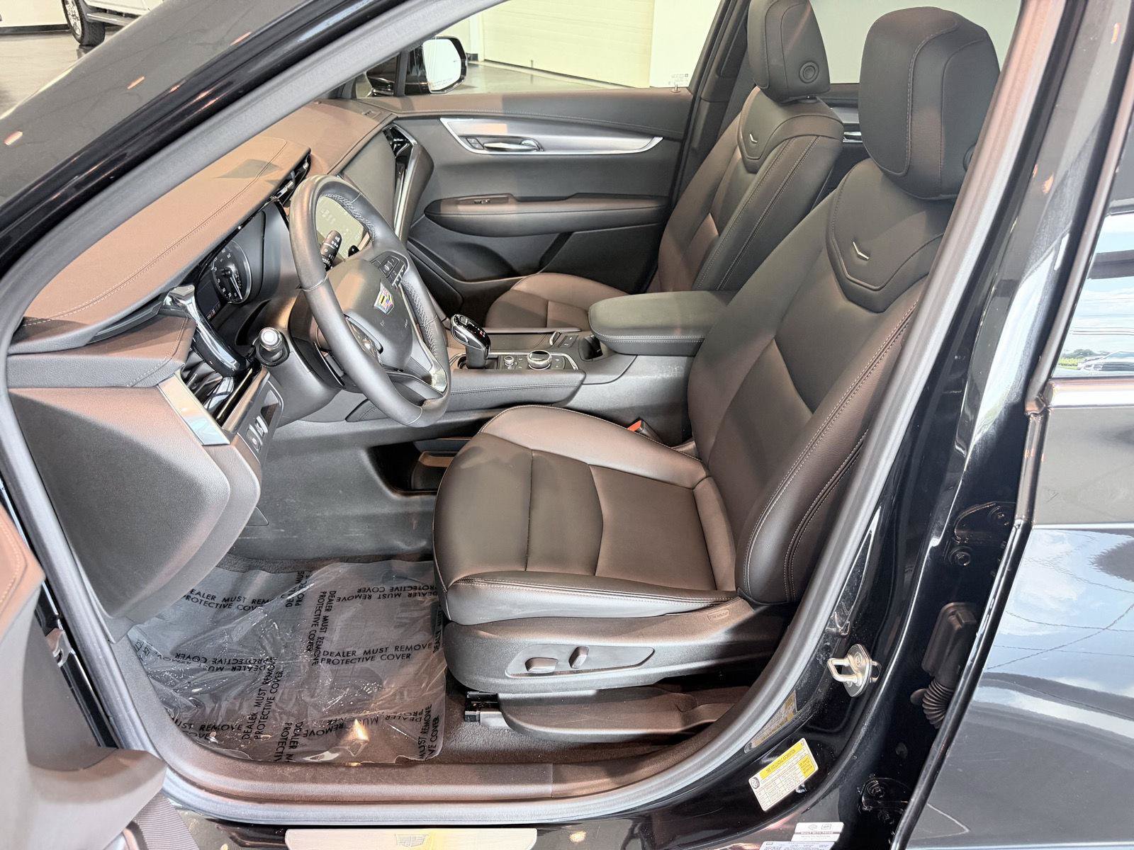 Used 2024 Cadillac XT6 Luxury w/ LPO, Floor Liner Package AWD/4WD image 39