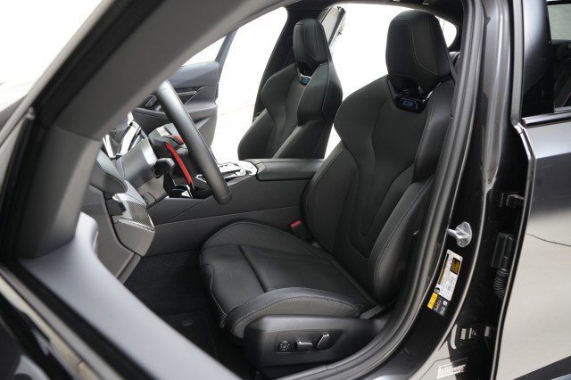 Used 2025 BMW M5 w/ Executive Package image 29