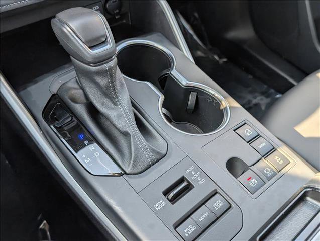 Used 2025 Toyota Highlander XLE image 12