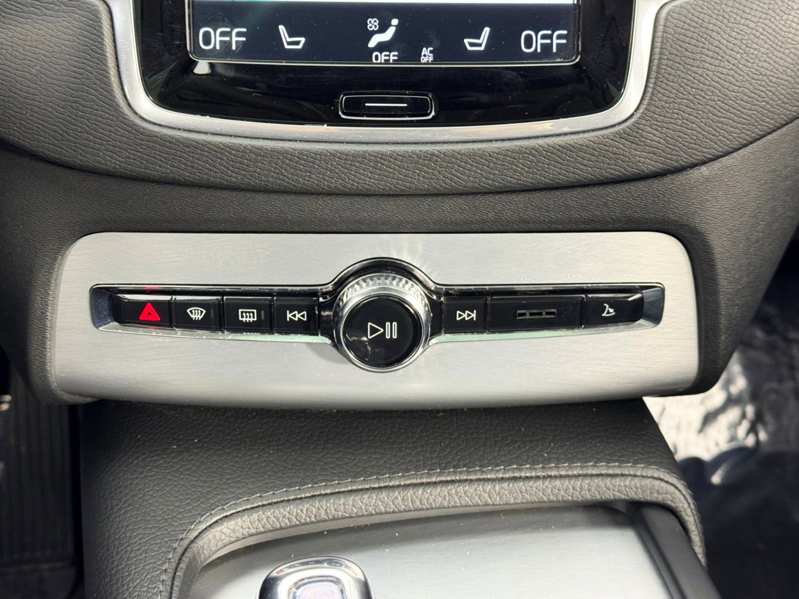 Used 2018 Volvo XC90 T8 Momentum w/ Convenience Package AWD/4WD image 30