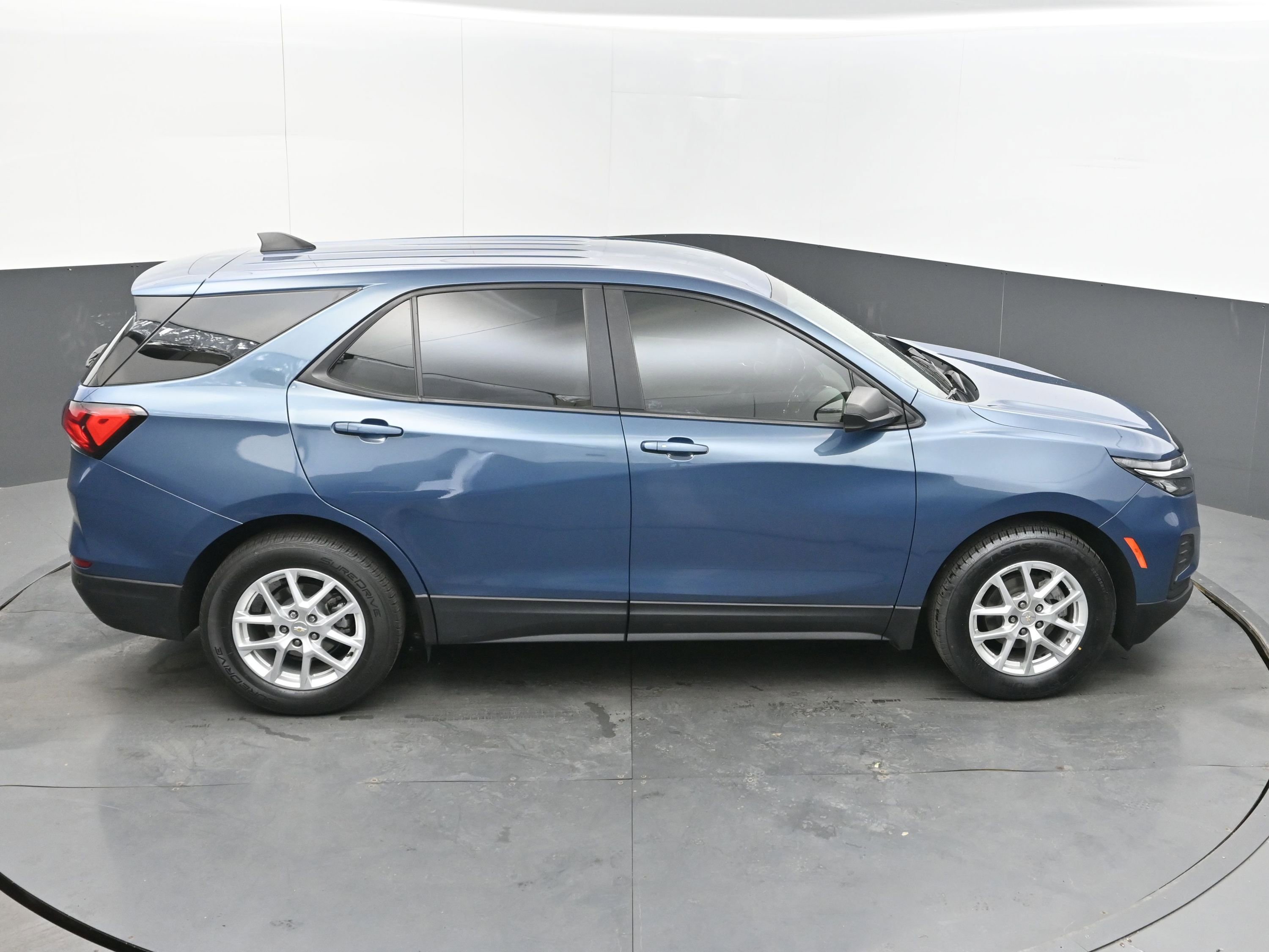 Used 2024 Chevrolet Equinox LS w/ LS Convenience Package FWD image 33
