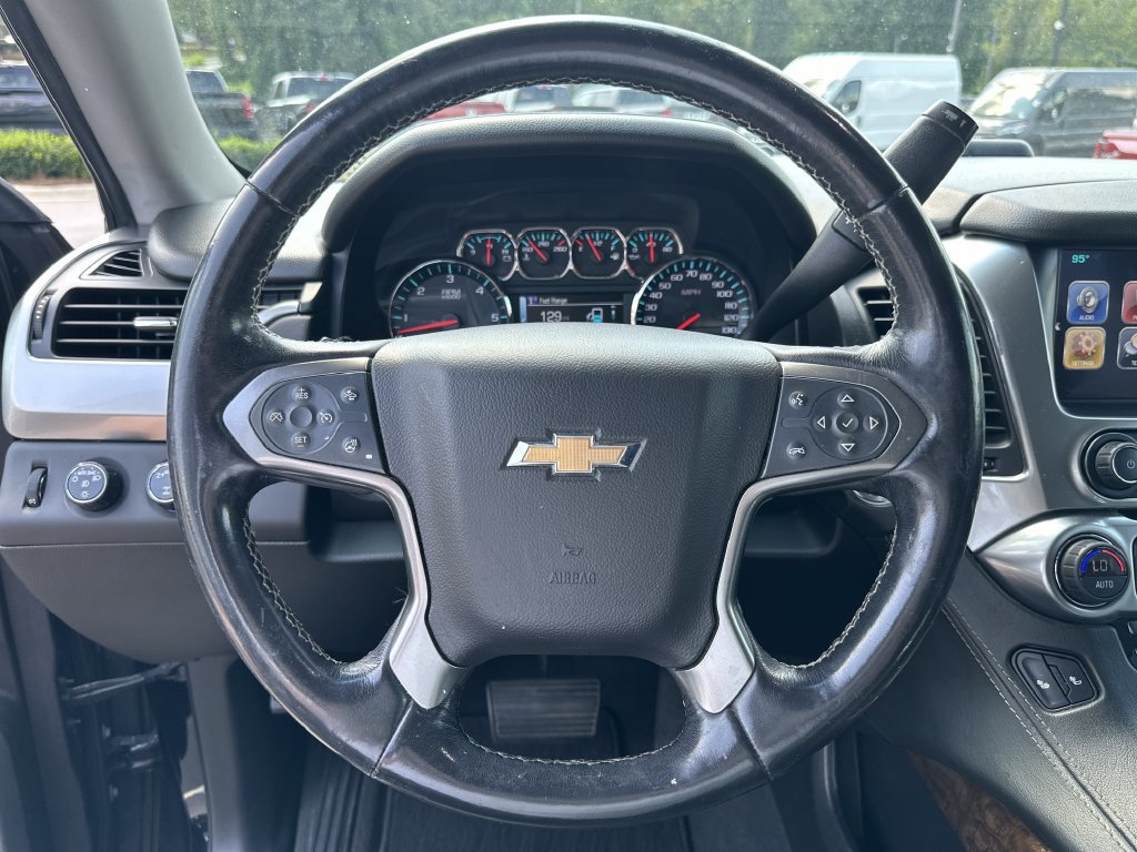 Used 2019 Chevrolet Suburban LT w/ Luxury Package AWD/4WD image 12