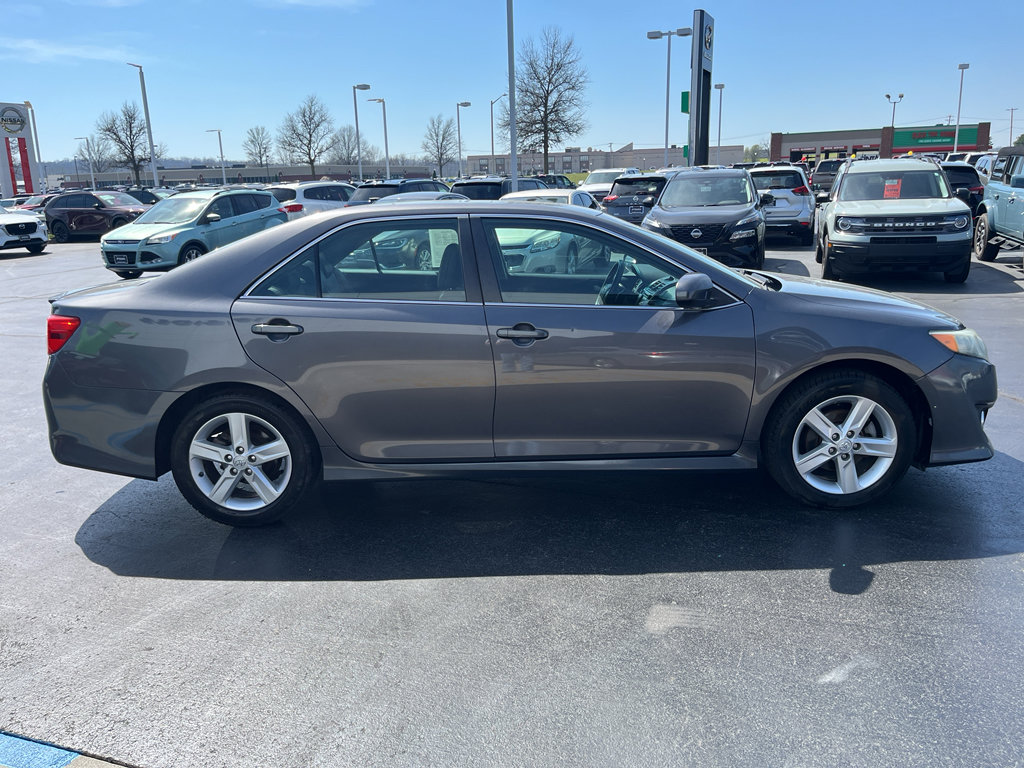 Used 2014 Toyota Camry SE w/ Moonroof Package FWD image 6