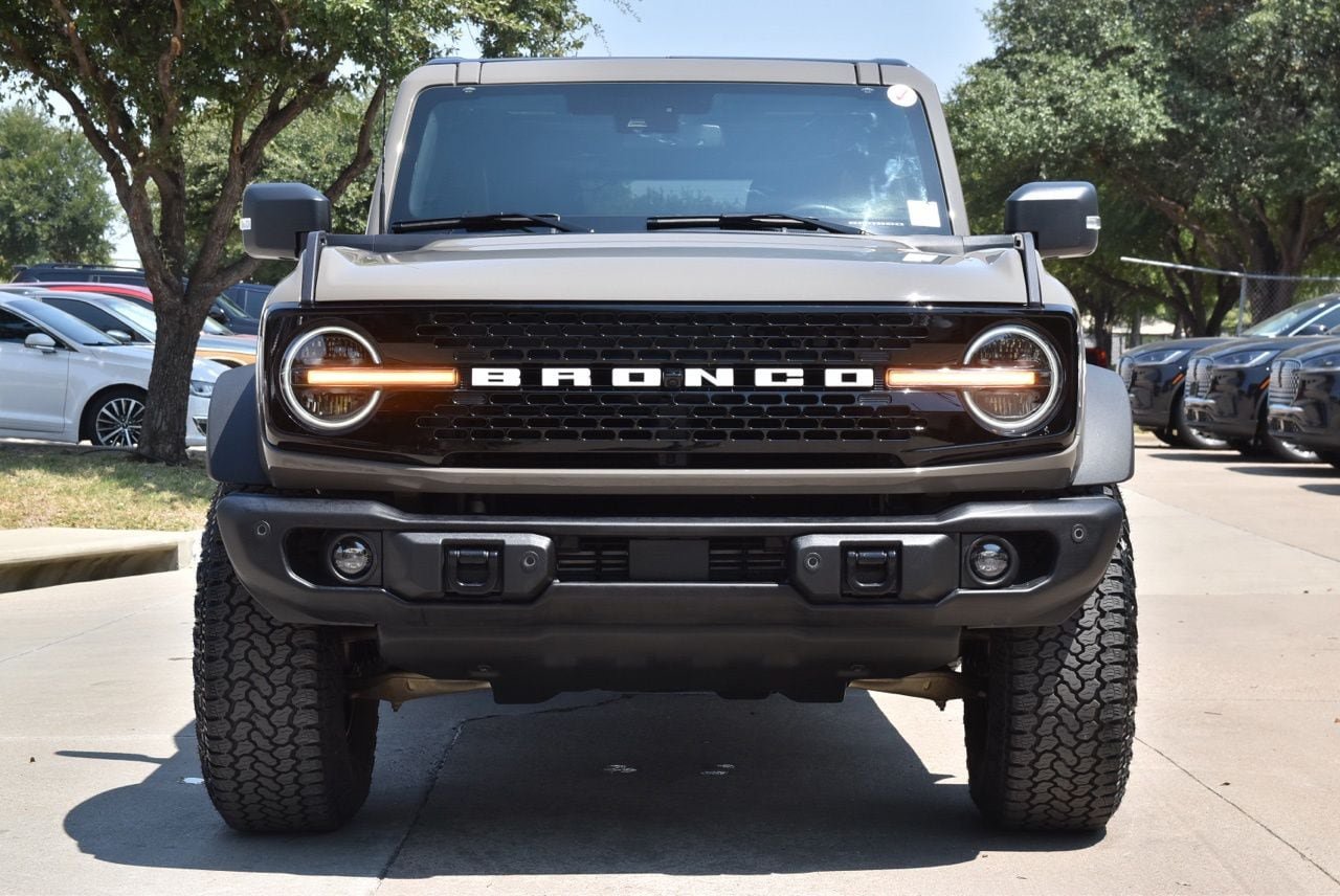 Certified 2025 Ford Bronco Badlands AWD/4WD image 3