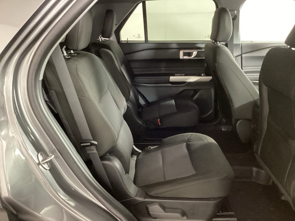Used 2024 Ford Explorer XLT AWD/4WD image 11