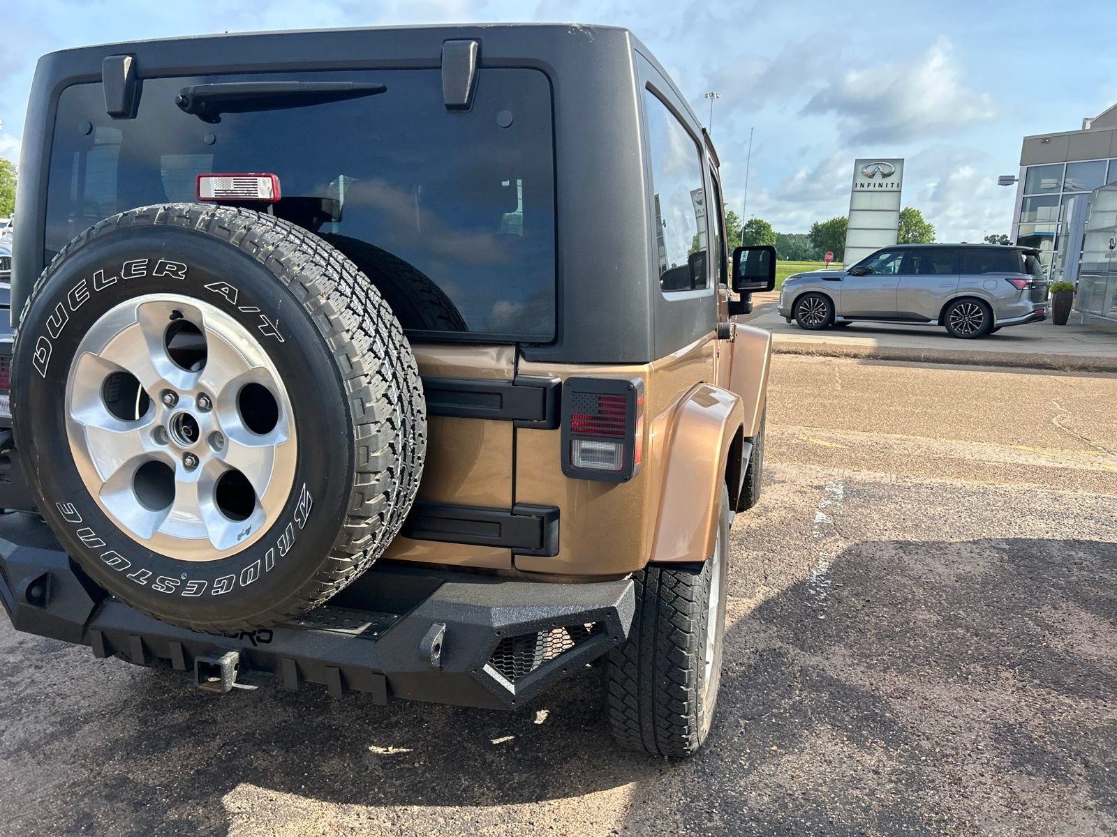 Used 2015 Jeep Wrangler Sahara w/ Dual Top Group AWD/4WD image 39