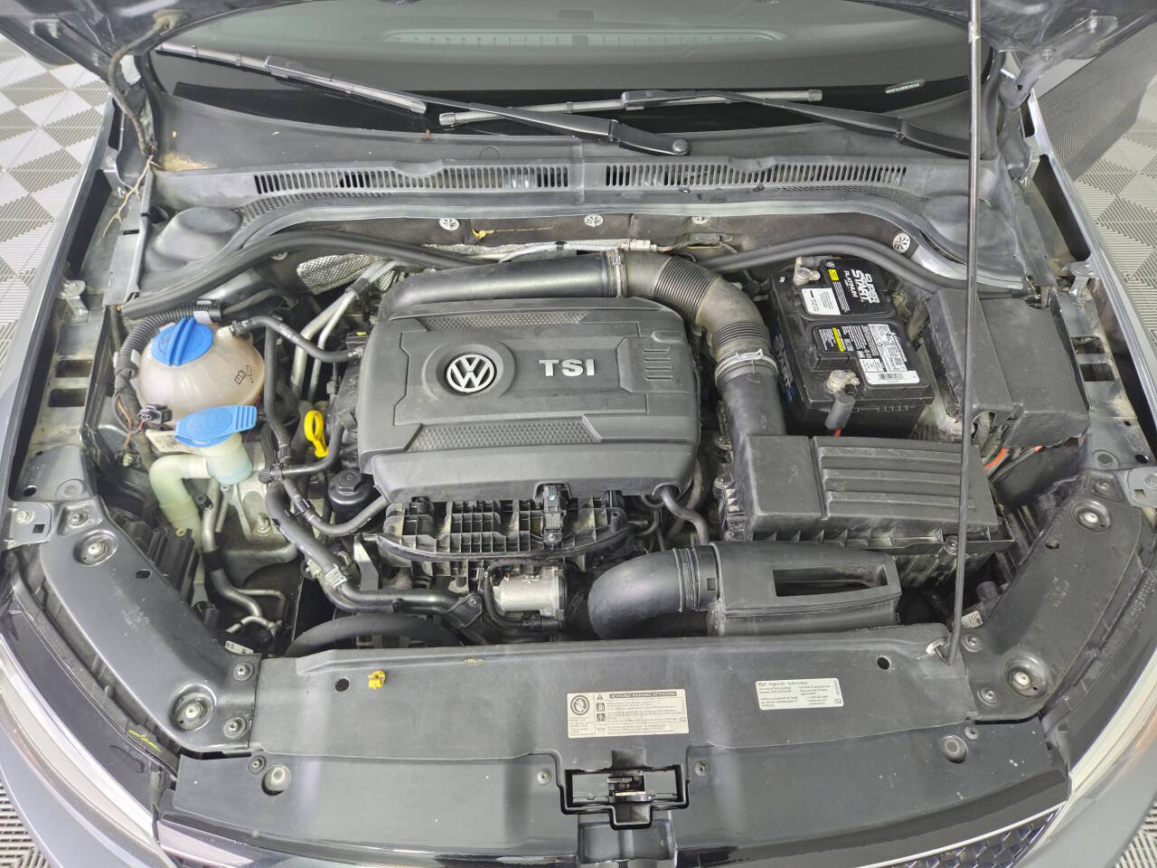 Used 2014 Volkswagen Jetta GLI FWD image 34
