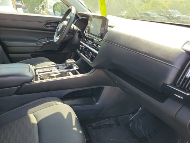Used 2025 Nissan Pathfinder SV image 33