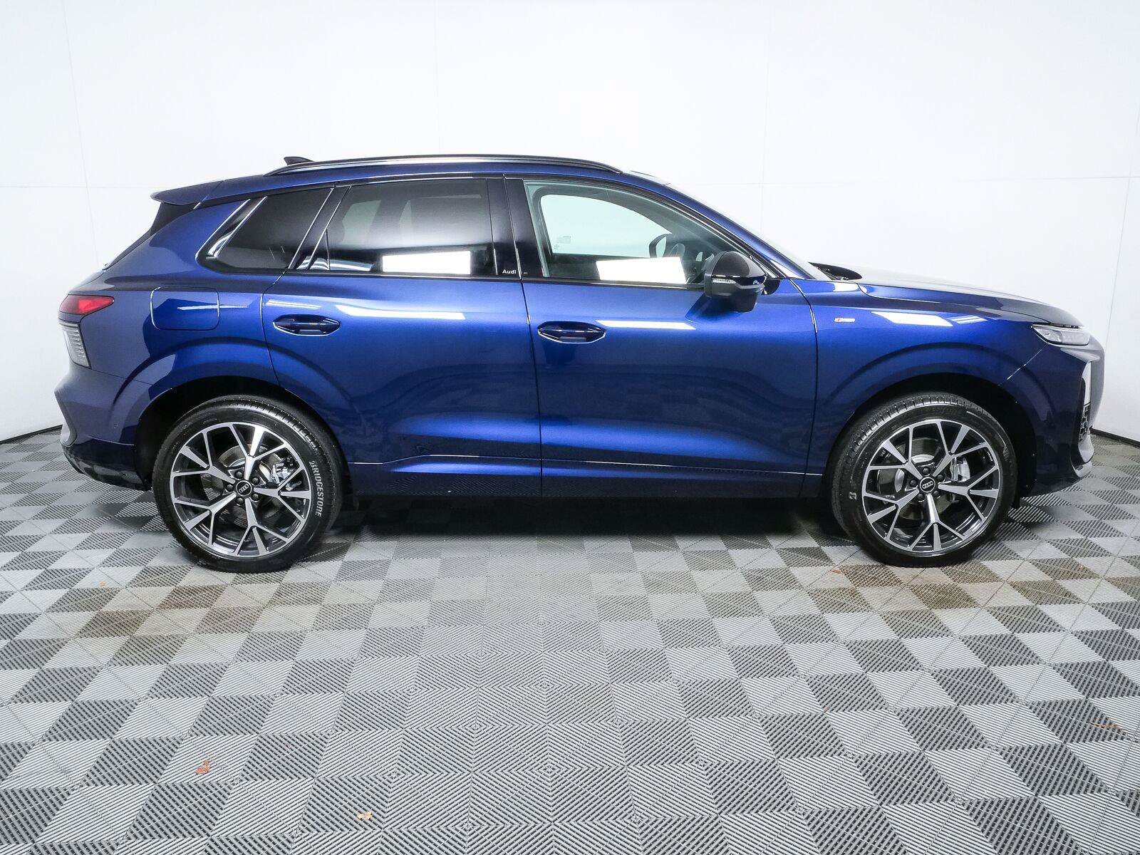 New 2026 Audi Q3 quattro 2.0T AWD/4WD image 2