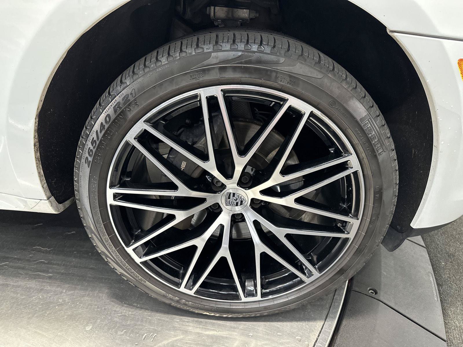 Certified 2023 Porsche Macan AWD/4WD image 14