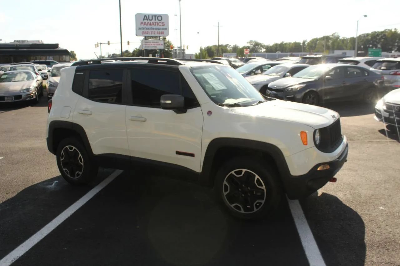 Used 2015 Jeep Renegade Trailhawk AWD/4WD image 10