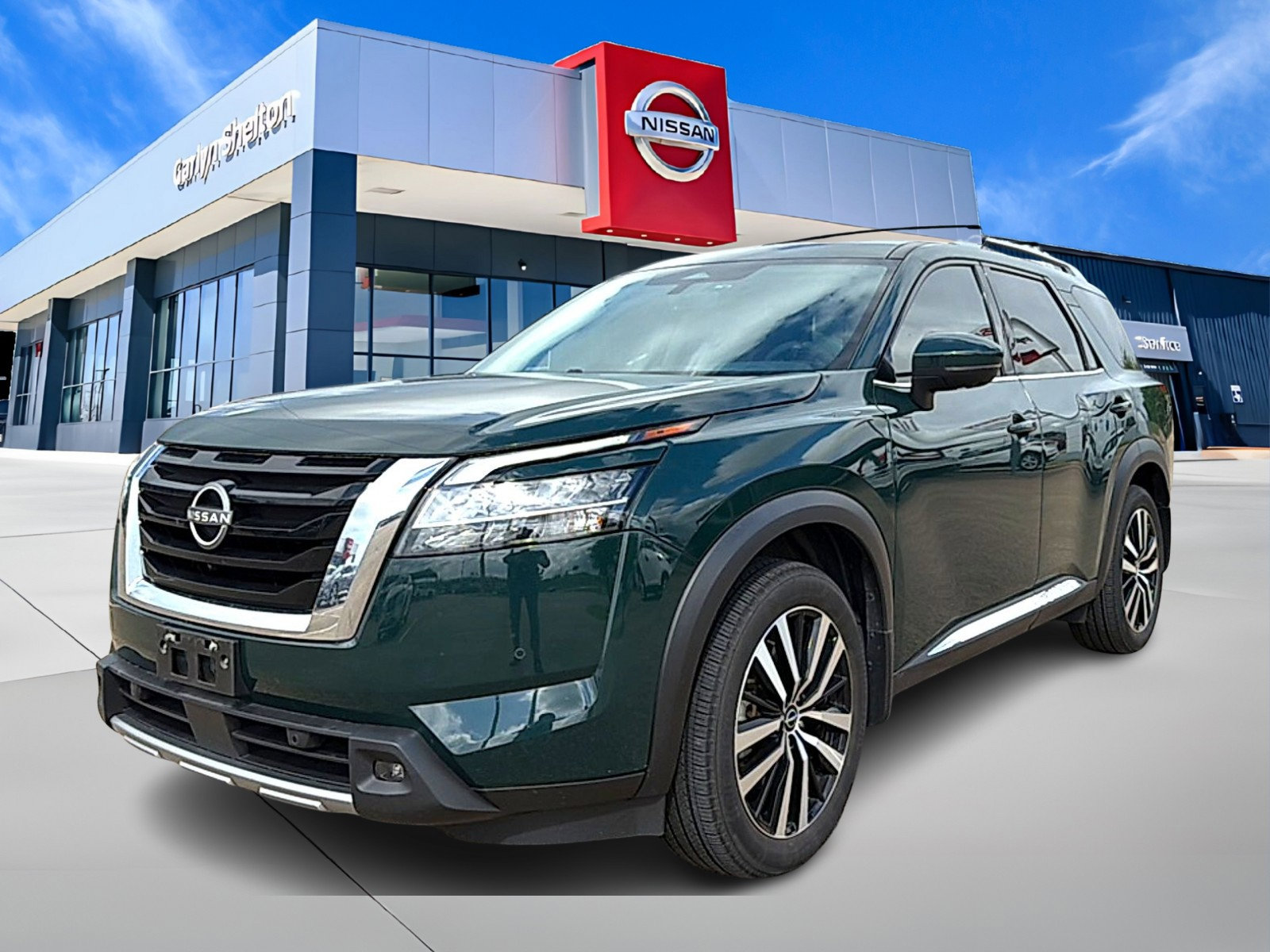 Used 2024 Nissan Pathfinder Platinum image 1
