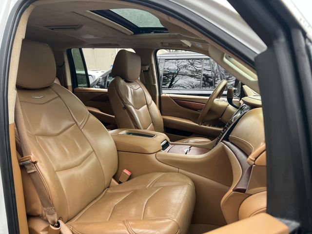 Used 2016 Cadillac Escalade ESV Platinum image 36