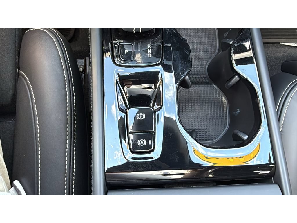 Used 2022 Volvo XC40 T5 R-Design w/ Advanced Package AWD/4WD image 22