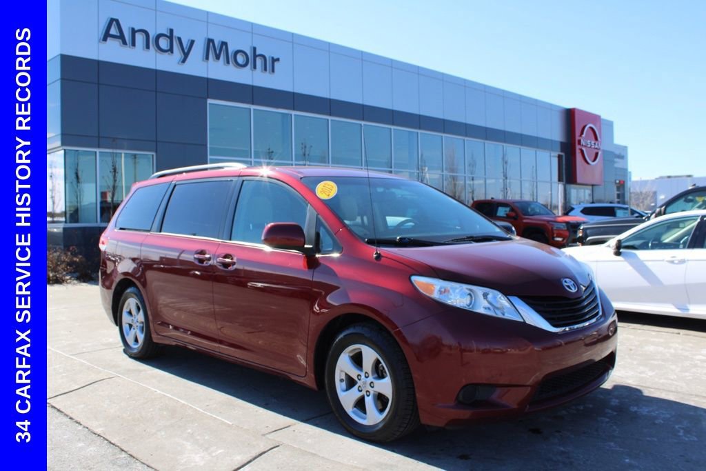 Used 2013 Toyota Sienna LE w/ Towing Pkg image 1
