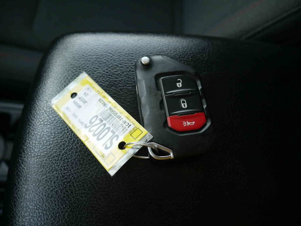Used 2024 Jeep Wrangler Unlimited Rubicon AWD/4WD image 35