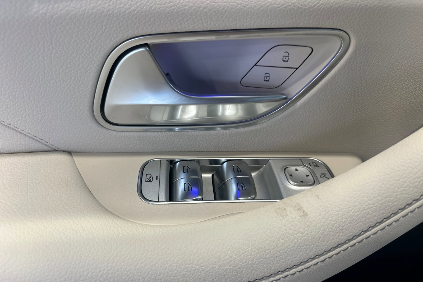 New 2026 Mercedes-Benz GLE 450 4MATIC image 11