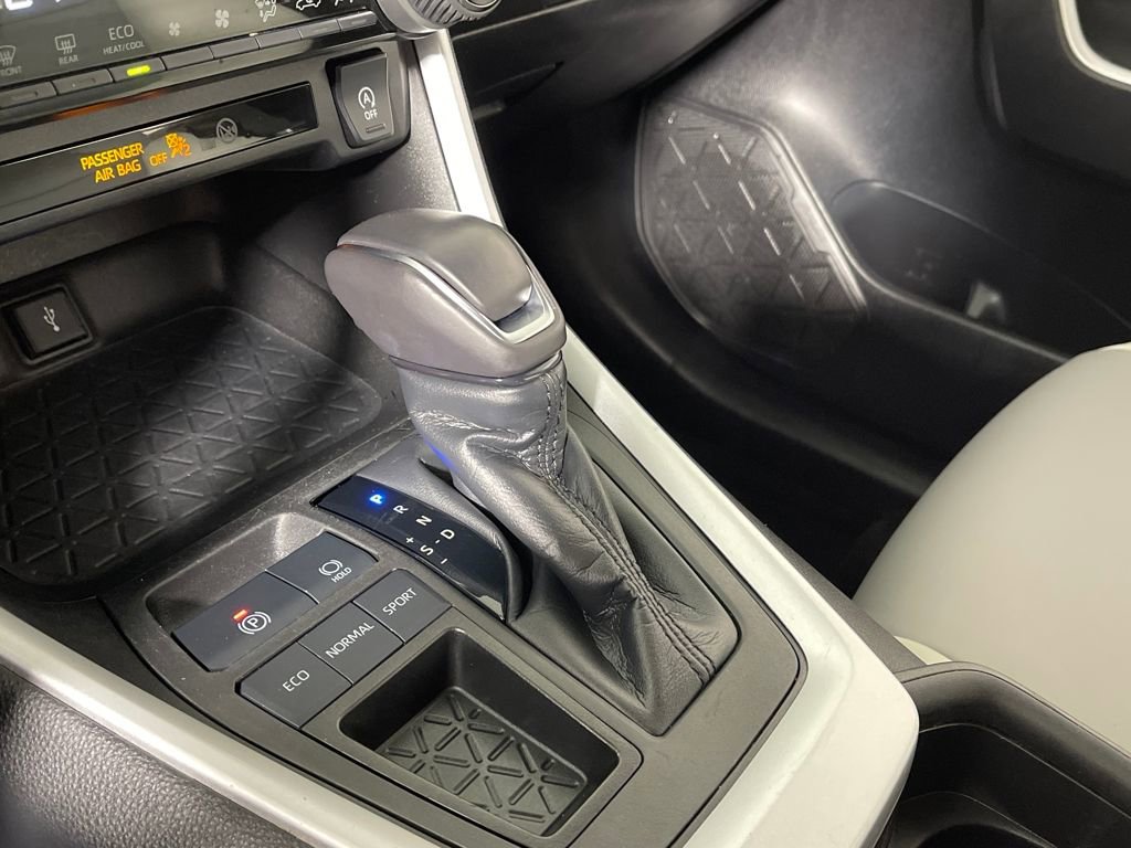 Used 2021 Toyota RAV4 XLE Premium image 22