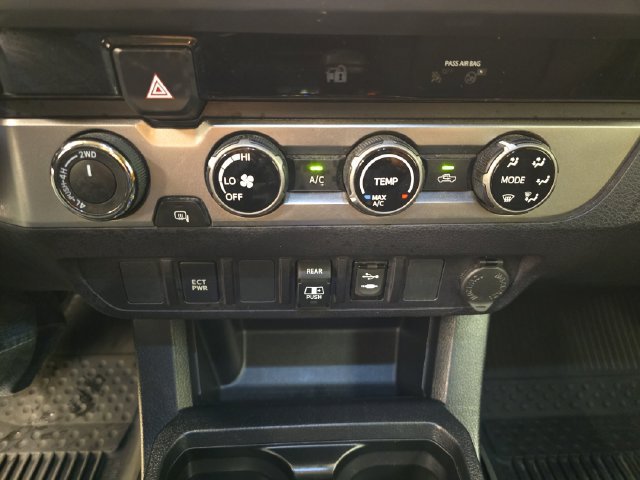 Used 2018 Toyota Tacoma SR5 AWD/4WD image 26