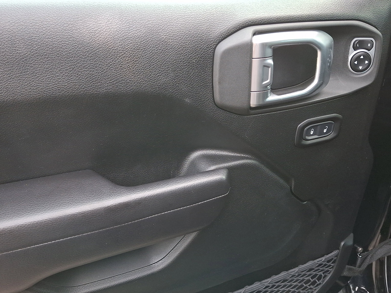 Used 2020 Jeep Wrangler Sport AWD/4WD image 10