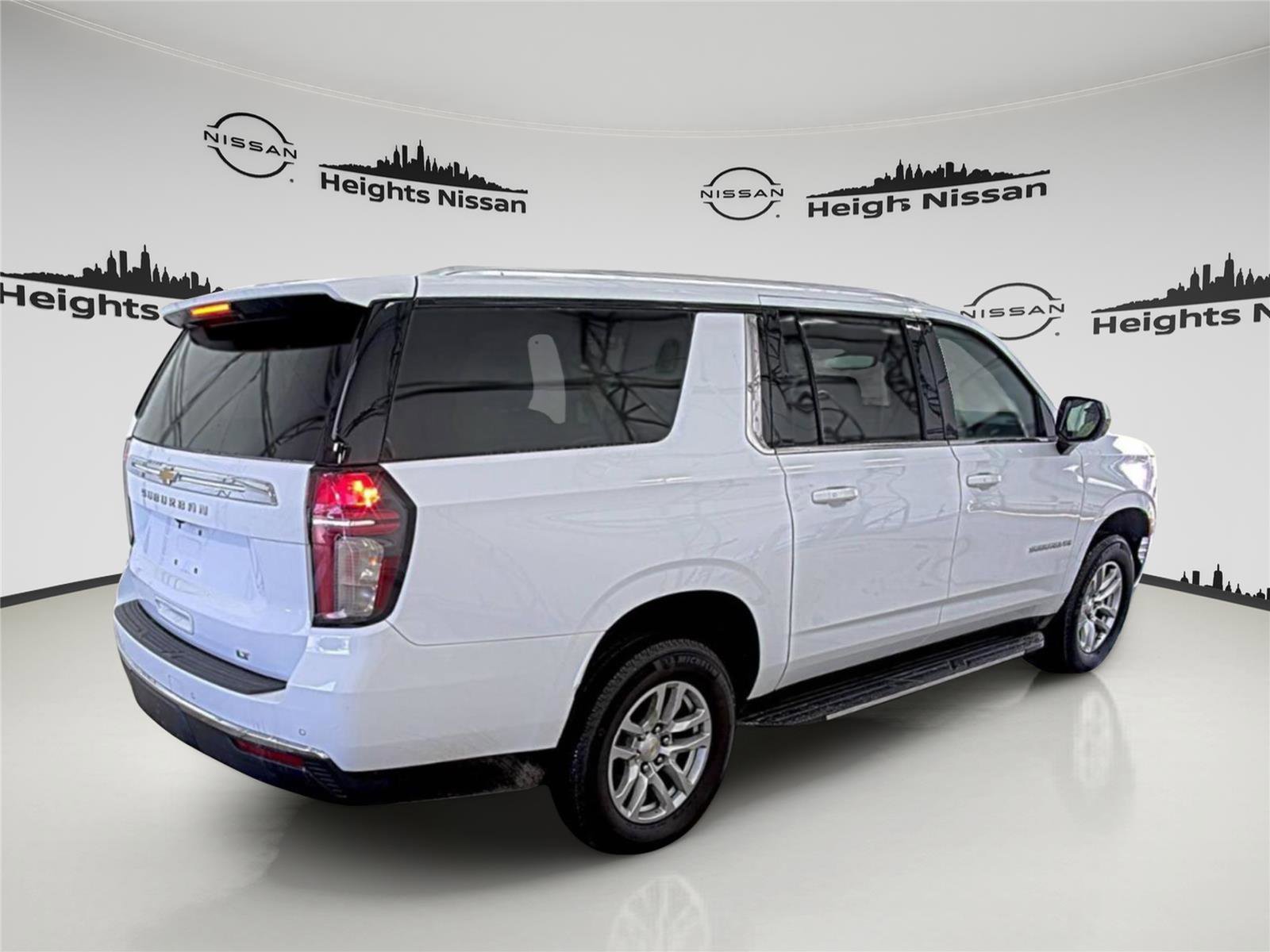 Used 2024 Chevrolet Suburban LT image 3