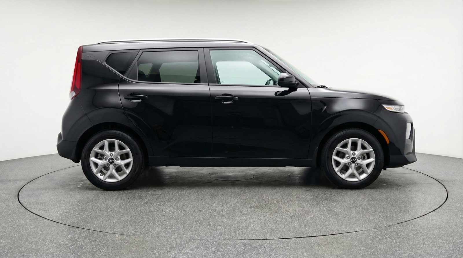 Used 2025 Kia Soul LX w/ LX Technology Package FWD image 11