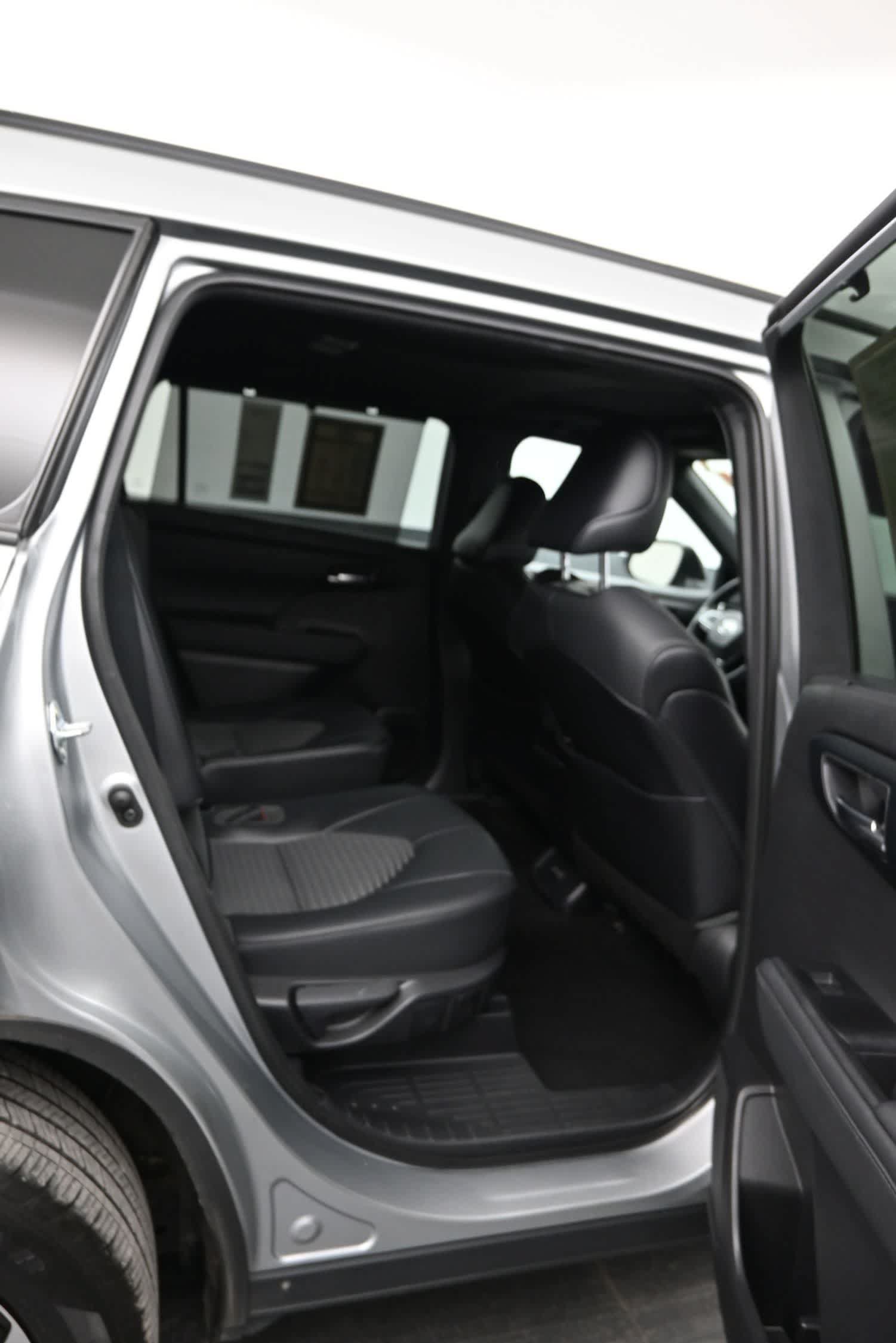 Used 2021 Toyota Highlander XSE AWD/4WD image 12