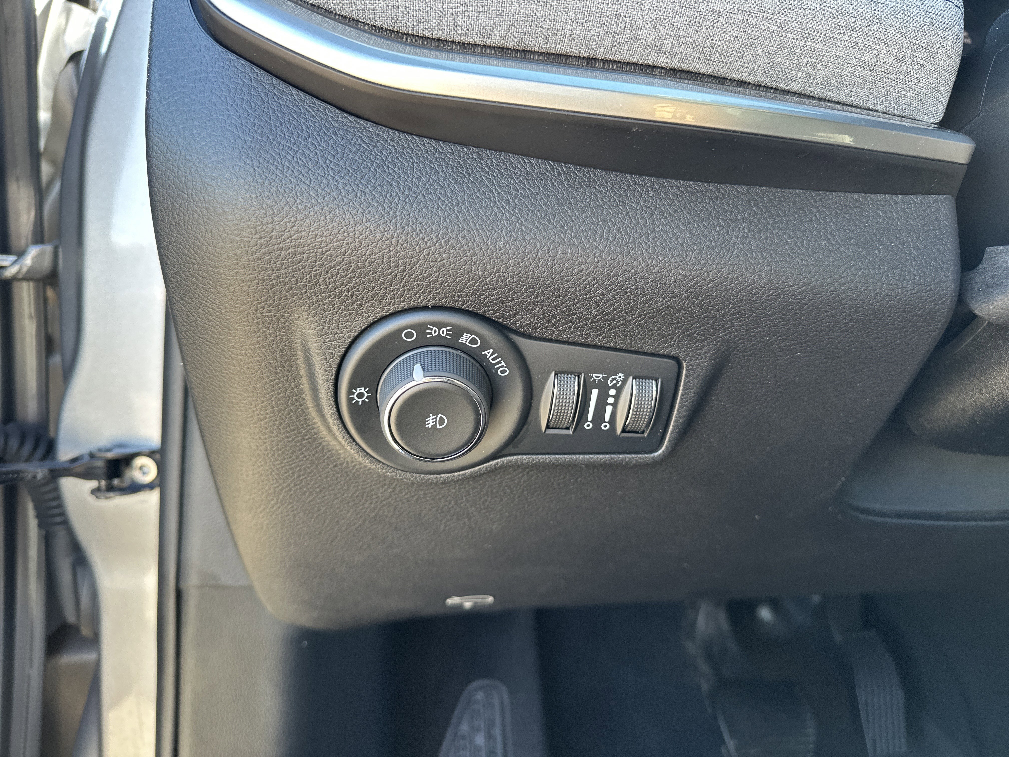 Used 2024 Jeep Compass Latitude image 30