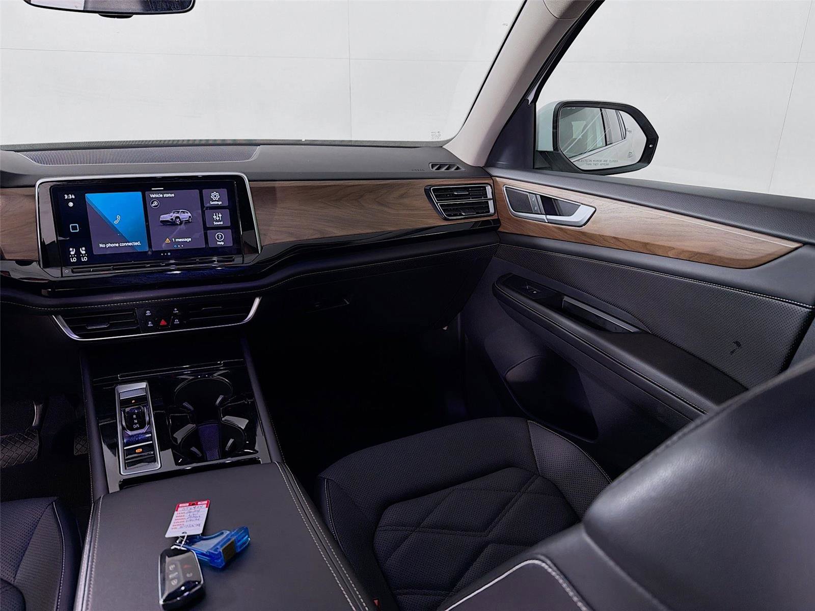 Used 2024 Volkswagen Atlas SE image 23