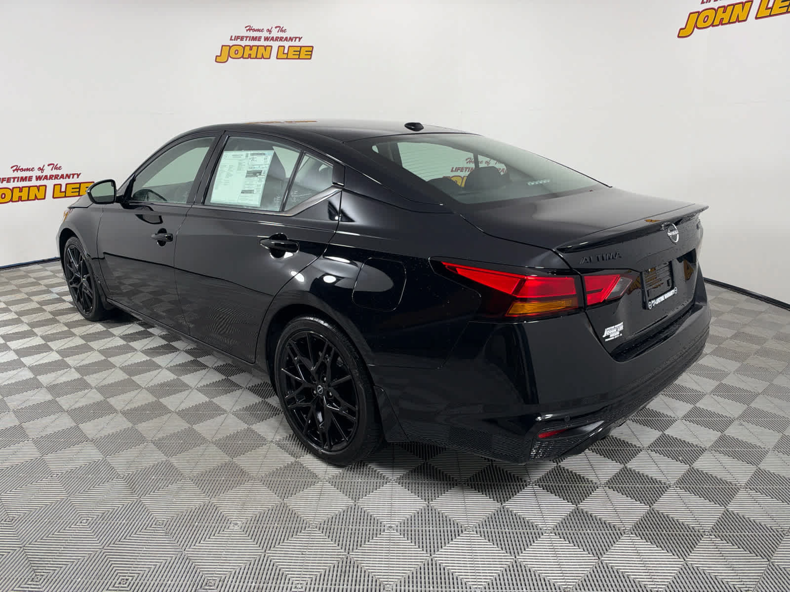 New 2026 Nissan Altima 2.5 SR w/ SR Midnight Edition Package FWD image 3