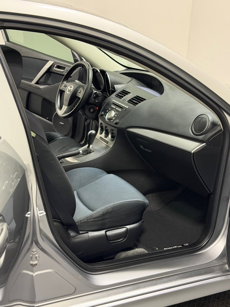Used 2010 MAZDA MAZDA3 s Sport FWD image 11