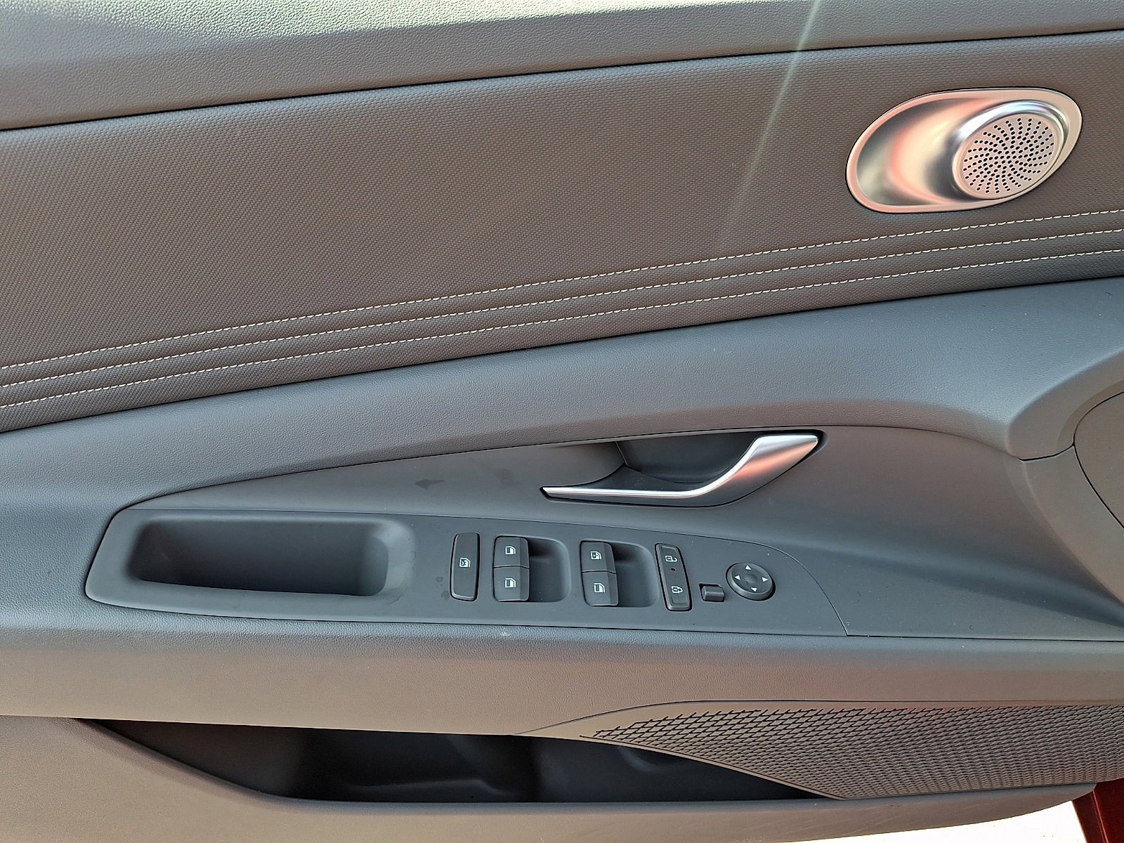 Certified 2025 Hyundai Elantra Sport FWD image 12