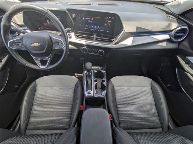Used 2025 Chevrolet Trax LT w/ LT Convenience Package FWD image 17