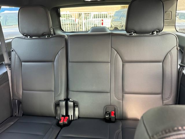 Used 2025 Chevrolet Suburban High Country image 13