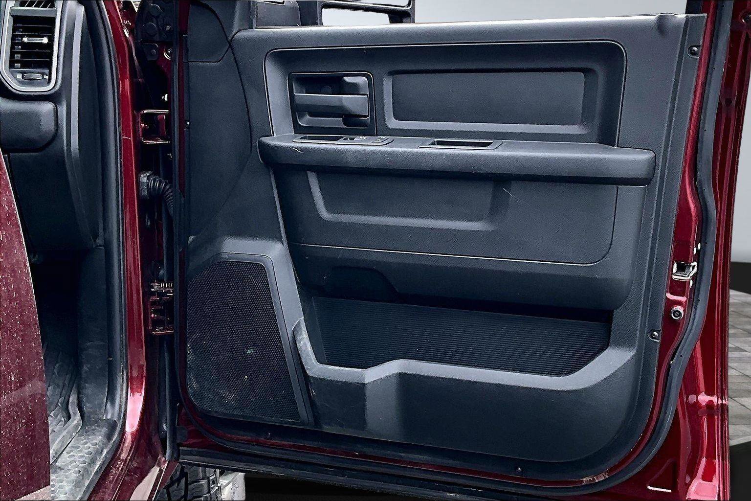 Used 2024 RAM 3500 Tradesman w/ Chrome Appearance Group image 25