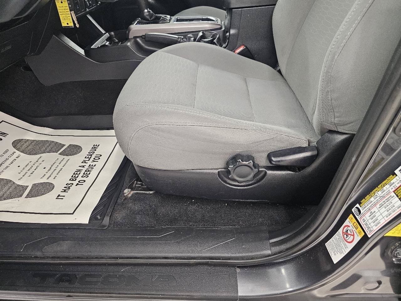 Used 2019 Toyota Tacoma SR5 AWD/4WD image 12