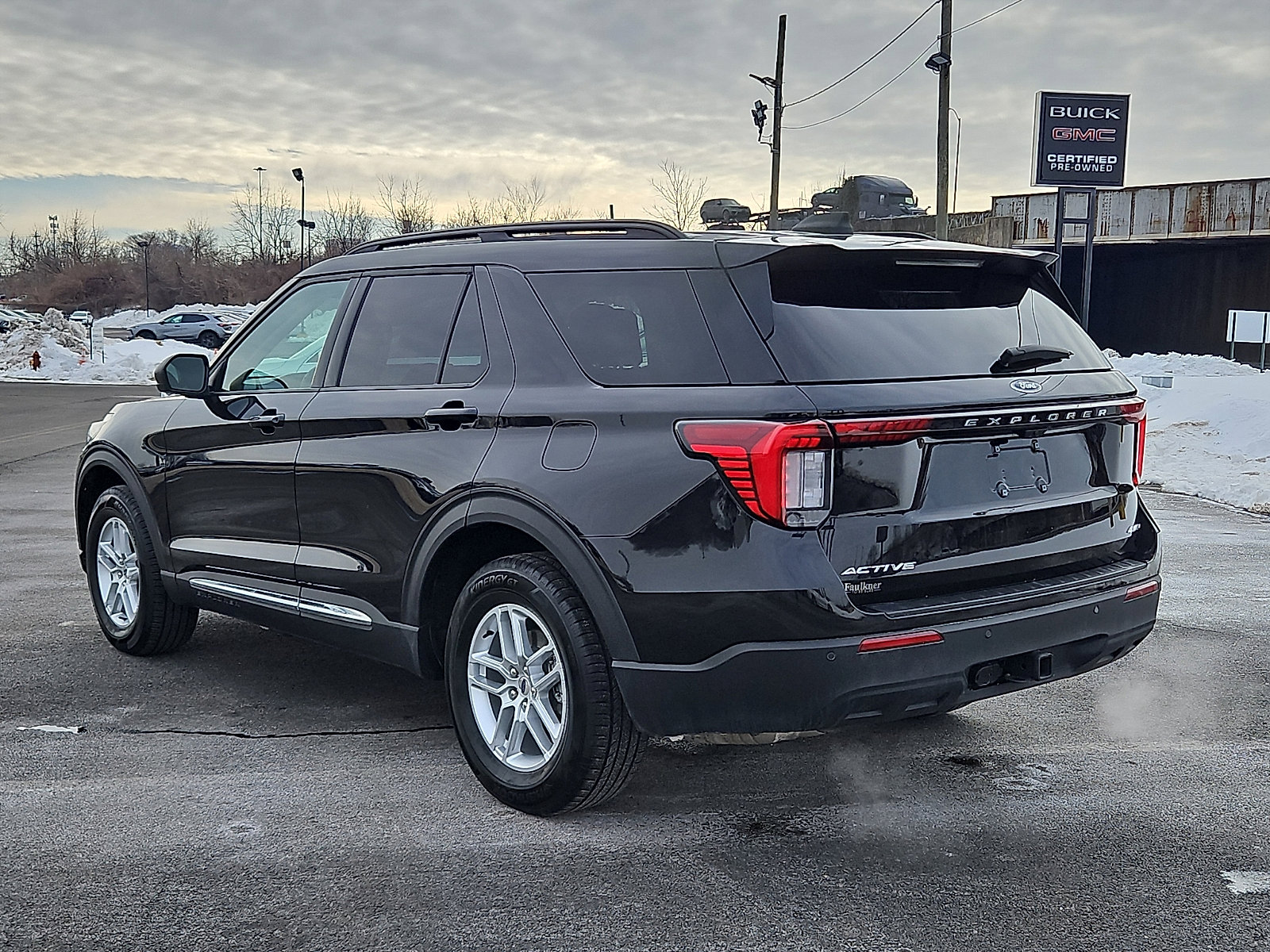 Used 2025 Ford Explorer Active image 4