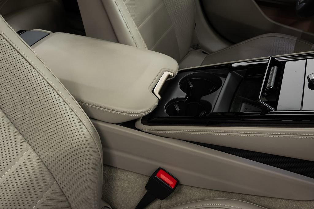 Used 2024 Porsche Panamera 4 image 32