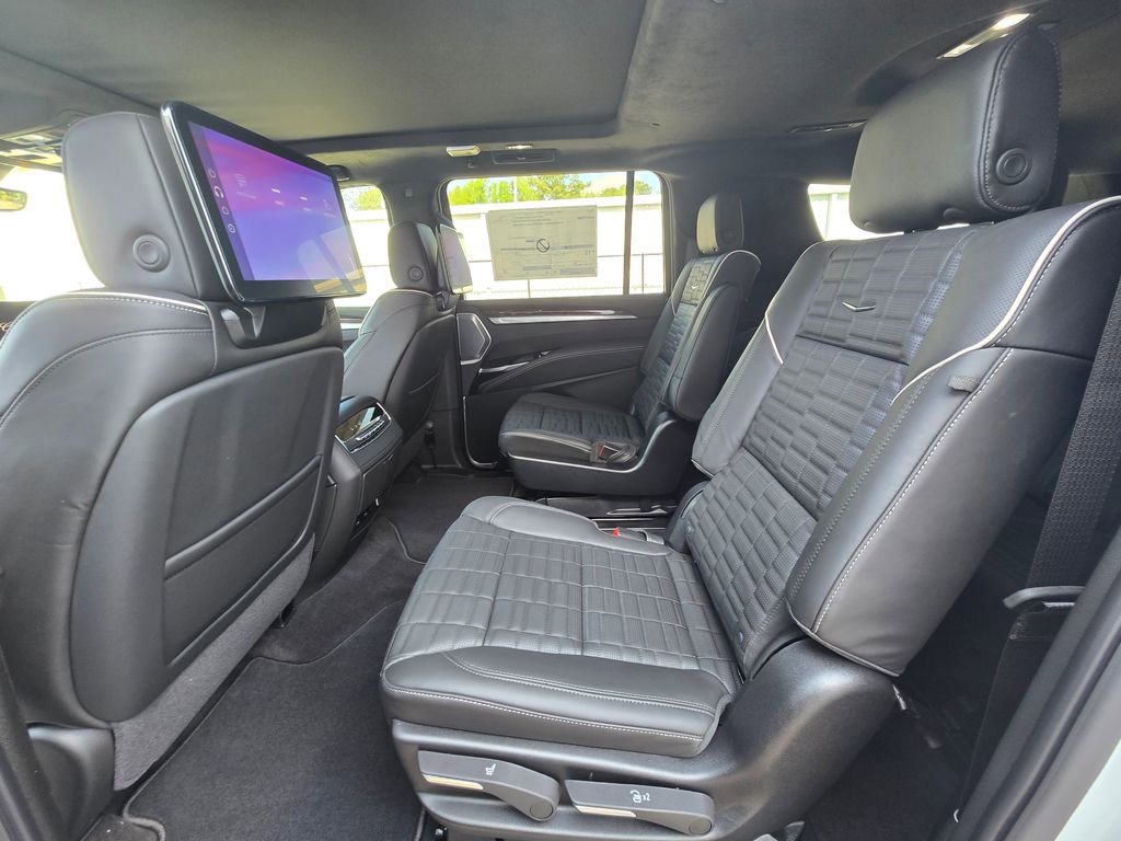 New 2026 Cadillac Escalade ESV Platinum Sport w/ LPO, ONYX Package image 15