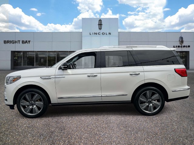 Used 2018 Lincoln Navigator Reserve w/ Technology Package AWD/4WD image 3