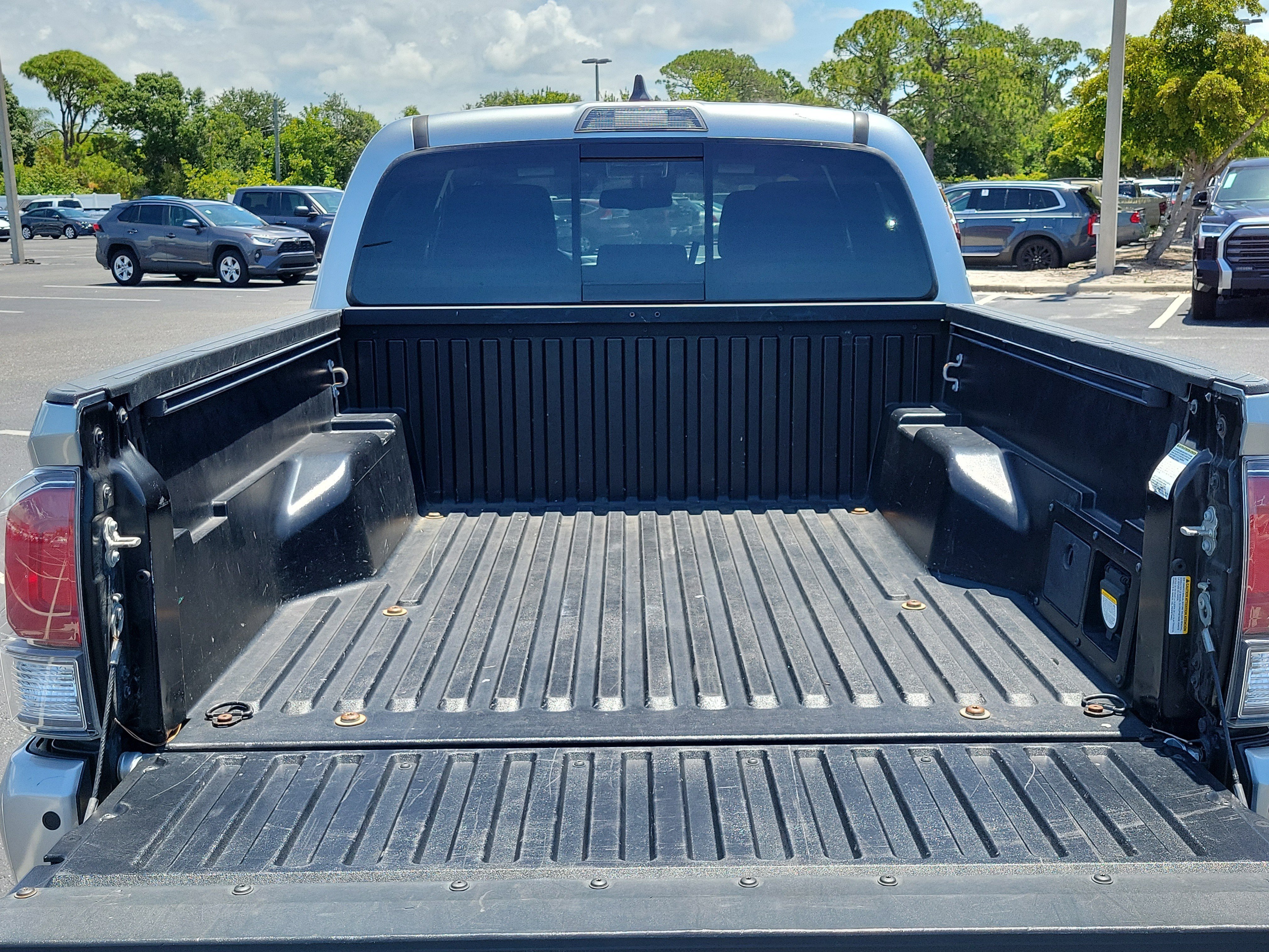 Used 2022 Toyota Tacoma TRD Sport w/ Technology Package RWD image 12