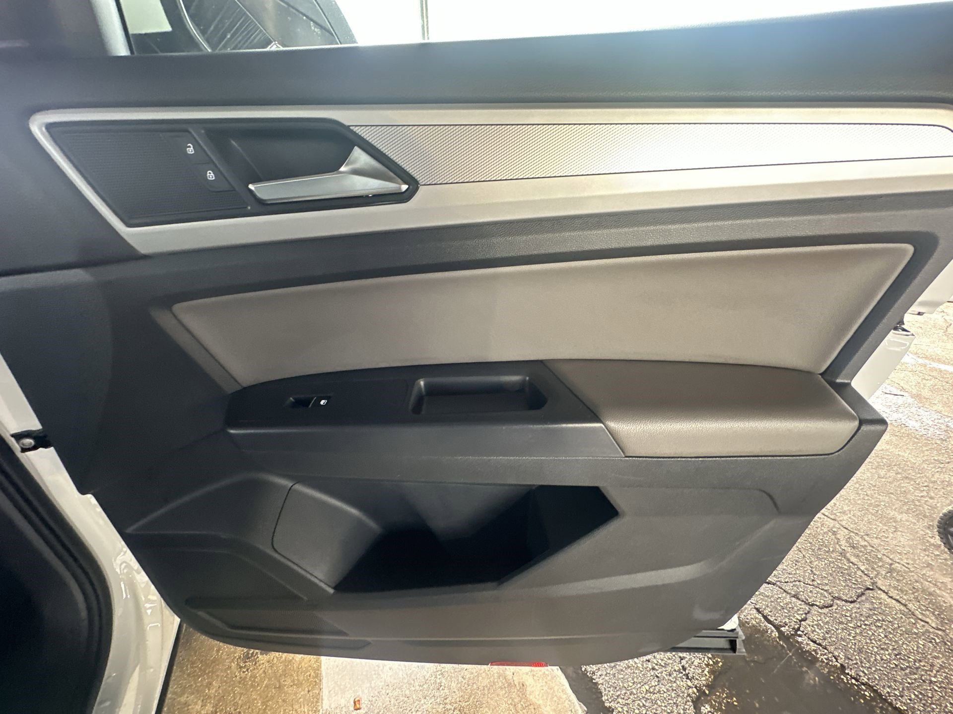 Used 2021 Volkswagen Atlas Cross Sport S image 29