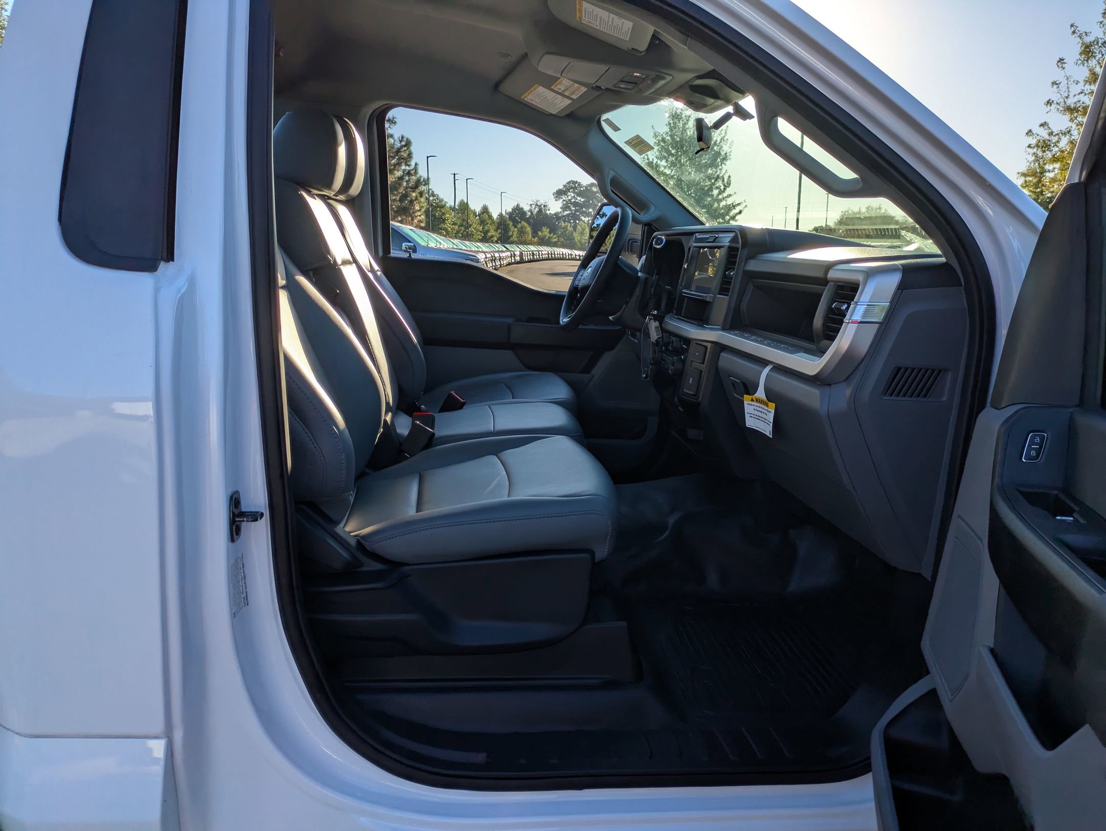 Certified 2025 Ford F250 XLT w/ F-250 >10K GVWR Package image 31