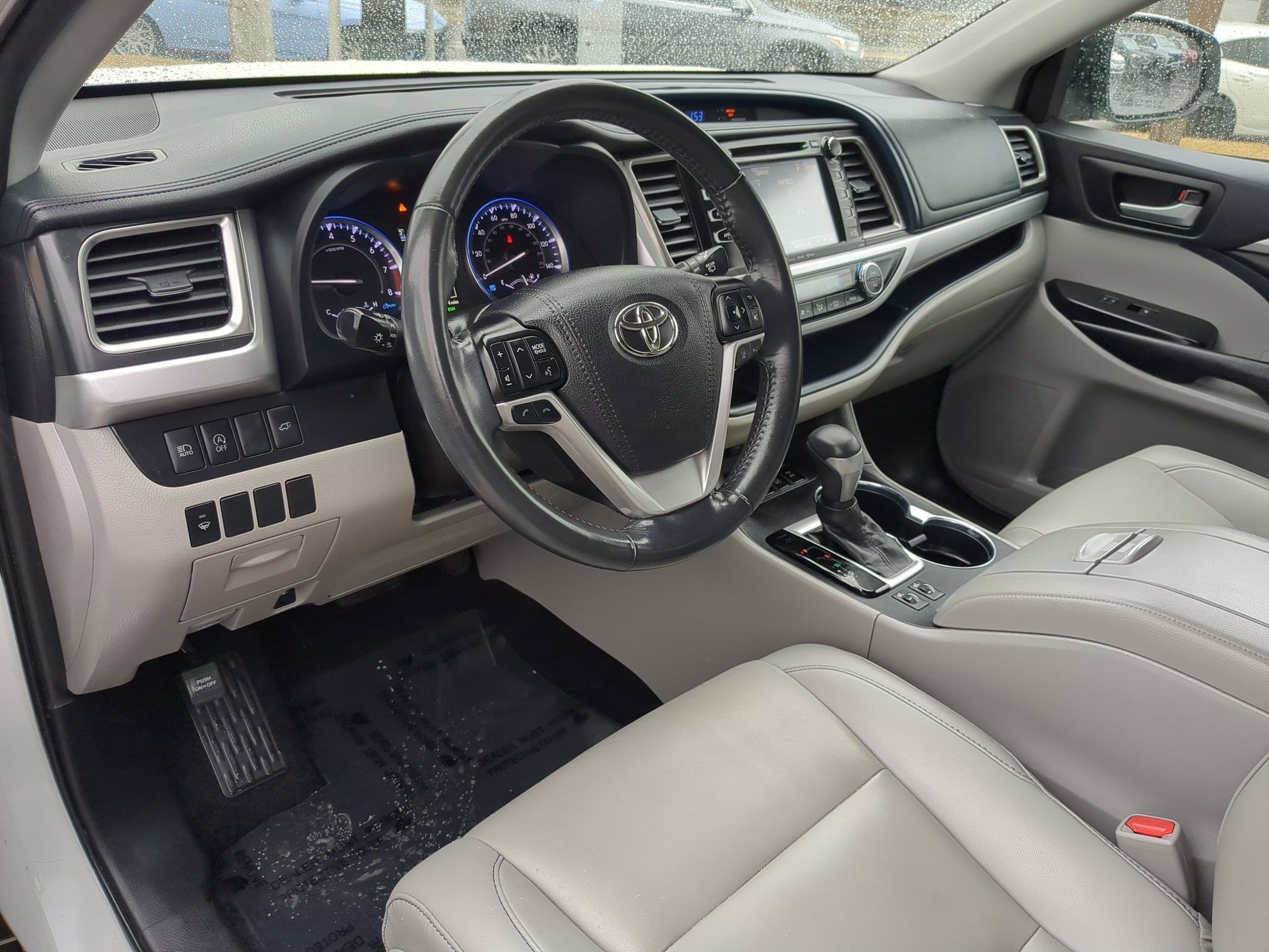 Used 2019 Toyota Highlander SE image 13