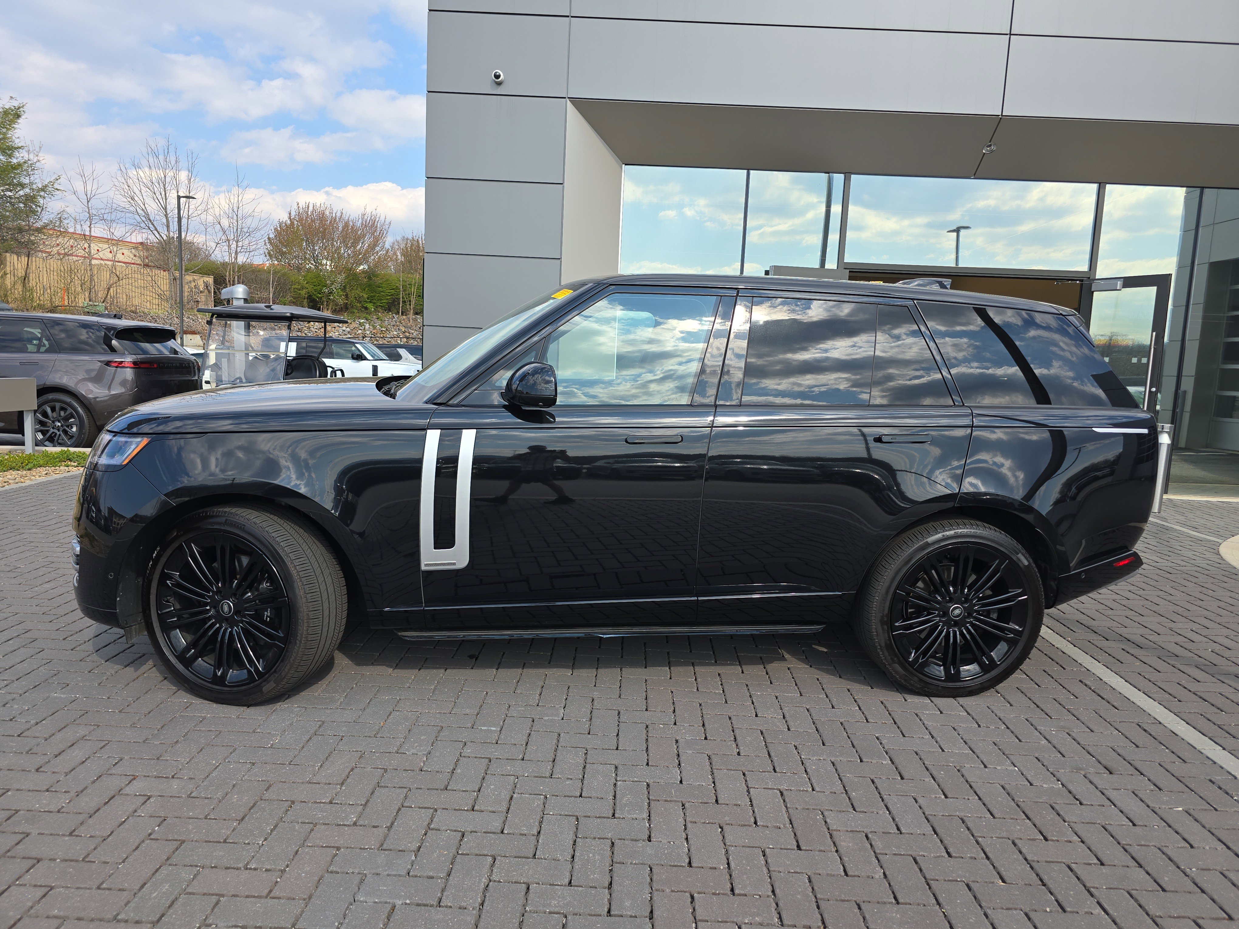 Certified 2025 Land Rover Range Rover Autobiography AWD/4WD image 9