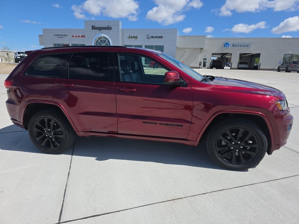 Used 2018 Jeep Grand Cherokee Altitude AWD/4WD image 4