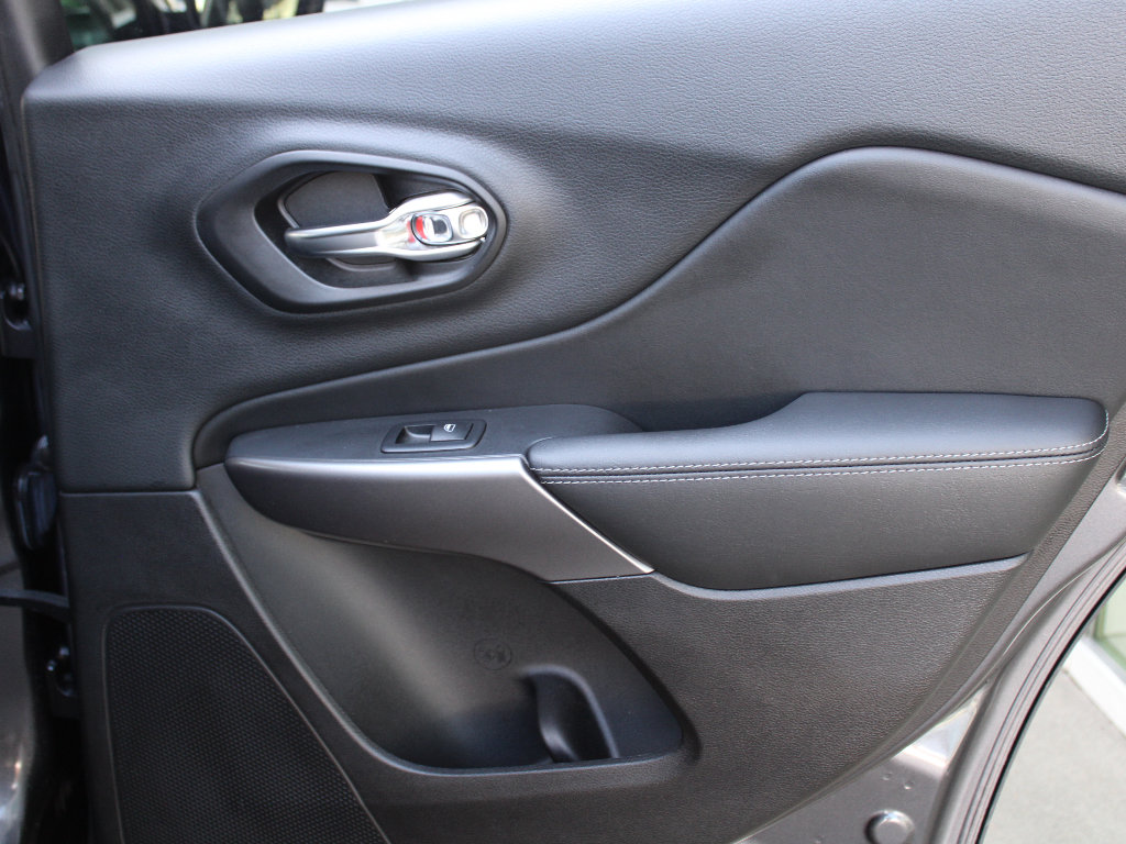 Used 2019 Jeep Cherokee Limited w/ Luxury Group image 31